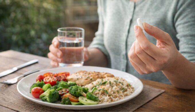 Woman learns when to take DAO enzyme before meal for histamine intolerance