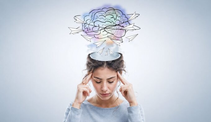 Woman with brain fog representing the histamine brain fog mechanism and cognitive symptoms like slow thinking and word-finding difficulty.